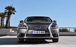   Lexus LS600h L - 2012