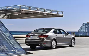   Lexus LS600h L - 2012