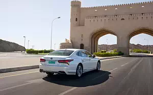   Lexus LS 500h AWD (Sonic White) - 2017