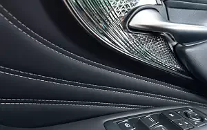   Lexus LS 500h AWD (Sonic White) - 2017