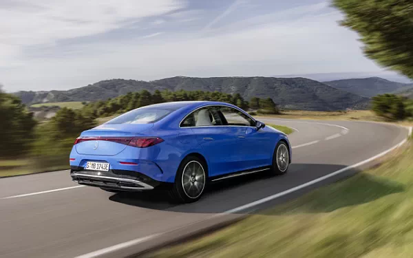   Mercedes-Benz CLA 350 4MATIC with EQ Technology AMG Line - 2025