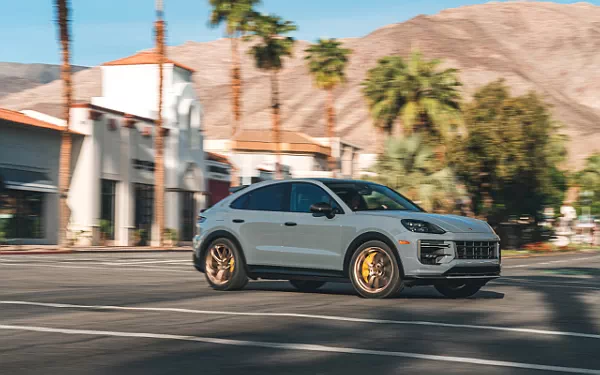   Porsche Cayenne Turbo GT US-spec - 2023