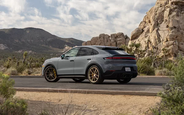   Porsche Cayenne Turbo GT US-spec - 2023
