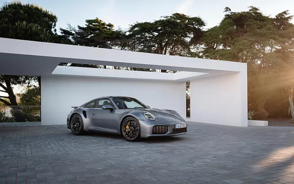   Porsche 911 Turbo S - 2025