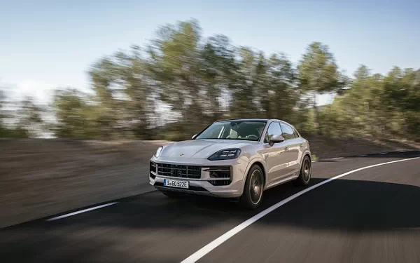   Porsche Cayenne S E-Hybrid Coupe SportDesign Package - 2023
