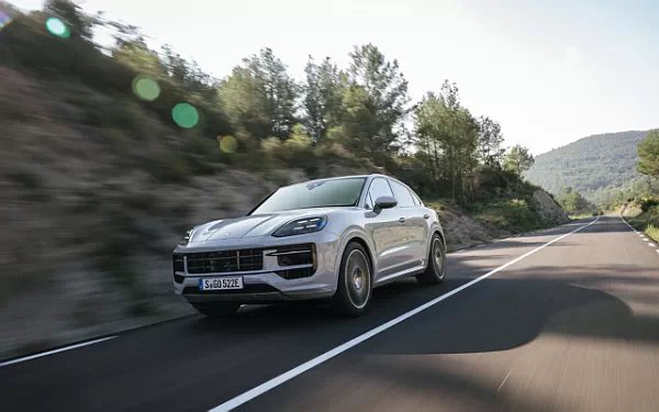   Porsche Cayenne S E-Hybrid Coupe SportDesign Package - 2023