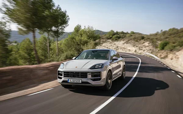   Porsche Cayenne S E-Hybrid Coupe SportDesign Package - 2023