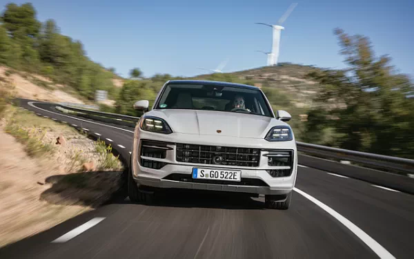   Porsche Cayenne S E-Hybrid Coupe SportDesign Package - 2023
