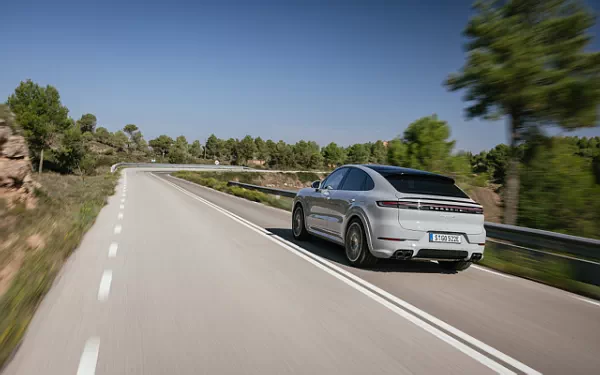   Porsche Cayenne S E-Hybrid Coupe SportDesign Package - 2023