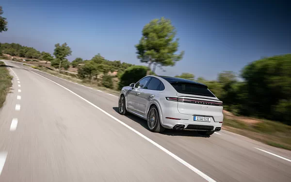   Porsche Cayenne S E-Hybrid Coupe SportDesign Package - 2023
