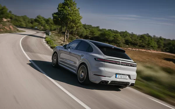   Porsche Cayenne S E-Hybrid Coupe SportDesign Package - 2023