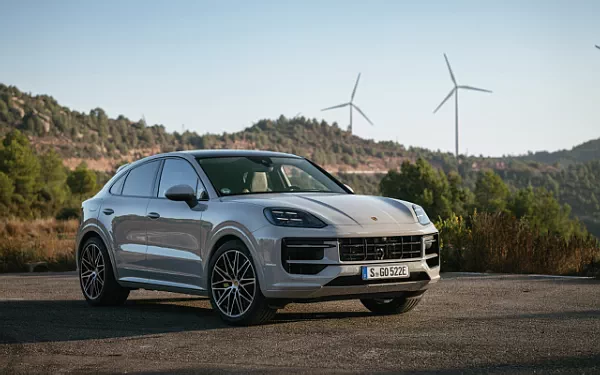   Porsche Cayenne S E-Hybrid Coupe SportDesign Package - 2023