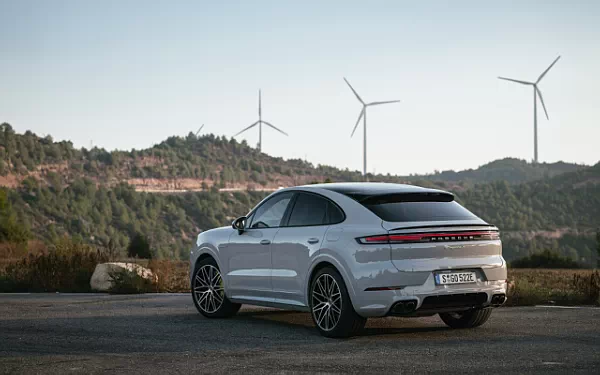   Porsche Cayenne S E-Hybrid Coupe SportDesign Package - 2023