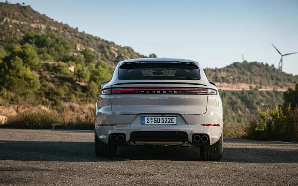   Porsche Cayenne S E-Hybrid Coupe SportDesign Package - 2023