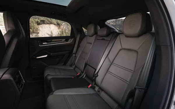   Porsche Cayenne S E-Hybrid Coupe SportDesign Package - 2023