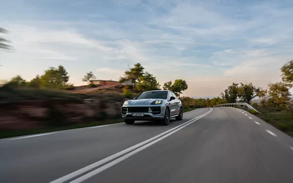   Porsche Cayenne Turbo E-Hybrid Coupe - 2023