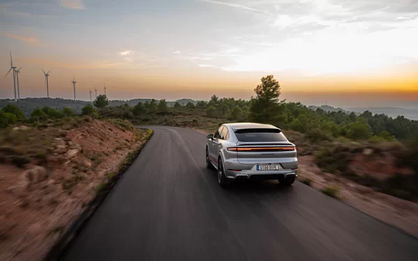   Porsche Cayenne Turbo E-Hybrid Coupe - 2023