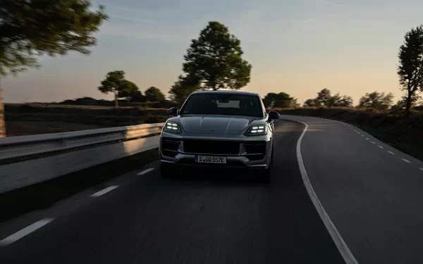   Porsche Cayenne Turbo E-Hybrid Coupe - 2023