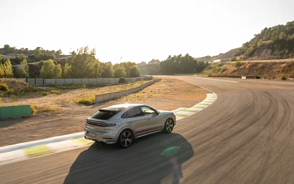   Porsche Cayenne Turbo E-Hybrid Coupe - 2023