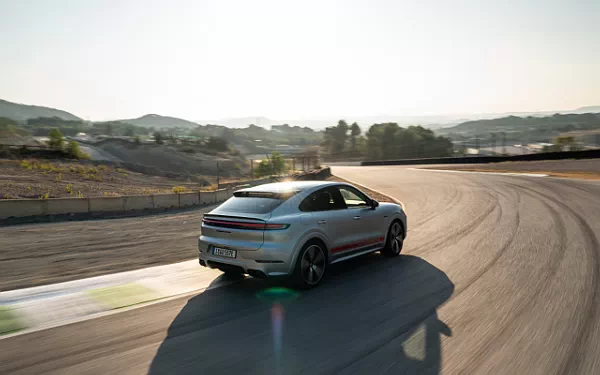   Porsche Cayenne Turbo E-Hybrid Coupe - 2023