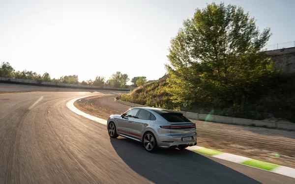  Porsche Cayenne Turbo E-Hybrid Coupe - 2023