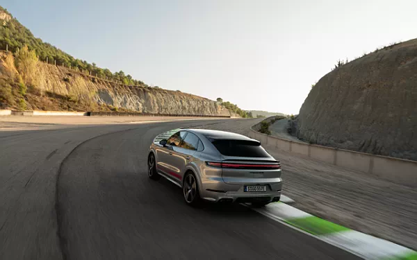   Porsche Cayenne Turbo E-Hybrid Coupe - 2023