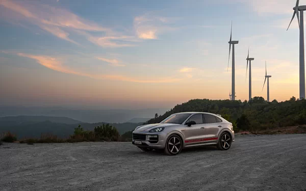   Porsche Cayenne Turbo E-Hybrid Coupe - 2023