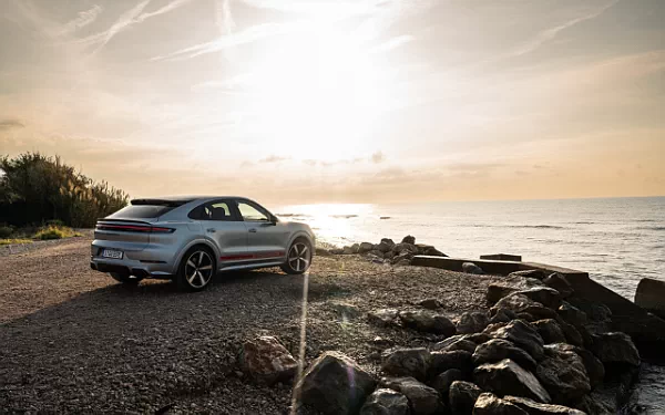   Porsche Cayenne Turbo E-Hybrid Coupe - 2023