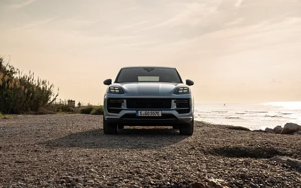   Porsche Cayenne Turbo E-Hybrid Coupe - 2023