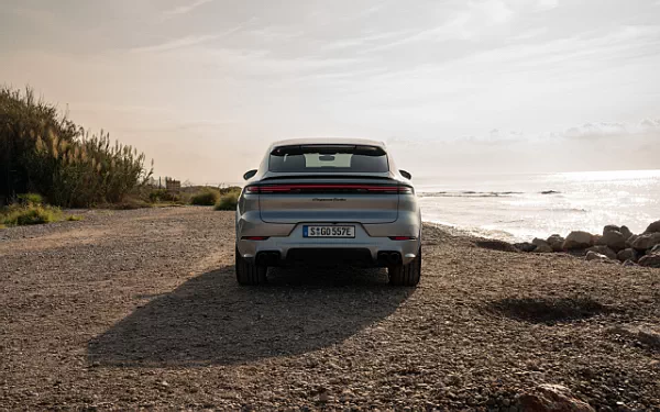   Porsche Cayenne Turbo E-Hybrid Coupe - 2023