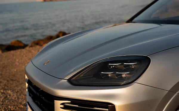   Porsche Cayenne Turbo E-Hybrid Coupe - 2023