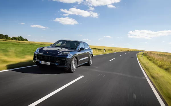   Porsche Cayenne GTS Coupe (Algarve Blue Metallic) - 2024