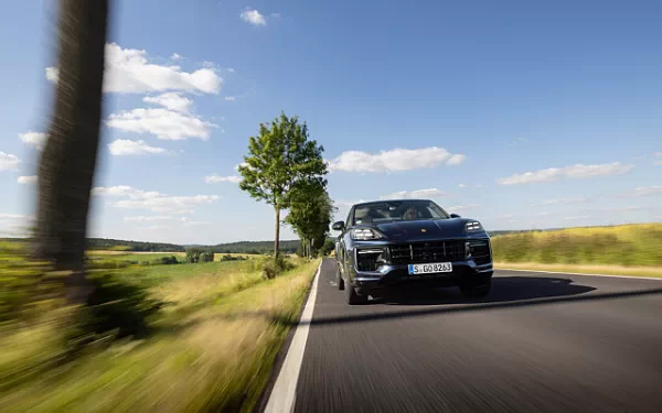   Porsche Cayenne GTS Coupe (Algarve Blue Metallic) - 2024