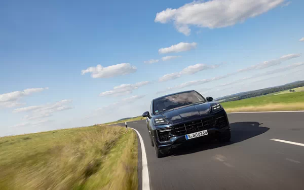   Porsche Cayenne GTS Coupe (Algarve Blue Metallic) - 2024