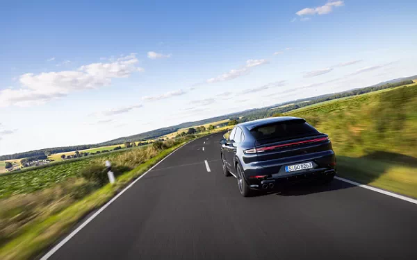   Porsche Cayenne GTS Coupe (Algarve Blue Metallic) - 2024