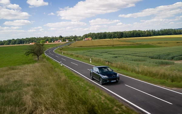   Porsche Cayenne GTS Coupe (Algarve Blue Metallic) - 2024