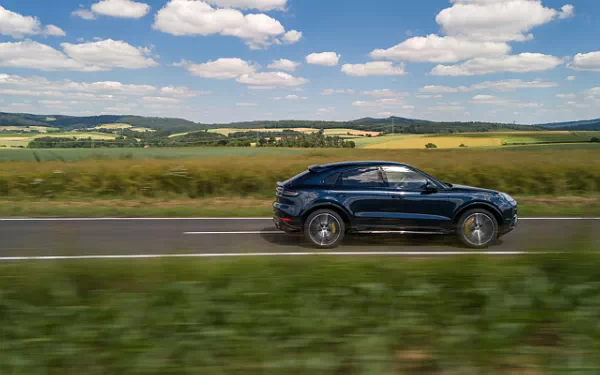   Porsche Cayenne GTS Coupe (Algarve Blue Metallic) - 2024