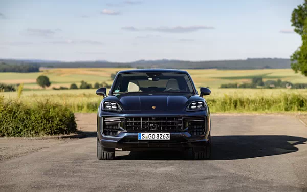   Porsche Cayenne GTS Coupe (Algarve Blue Metallic) - 2024