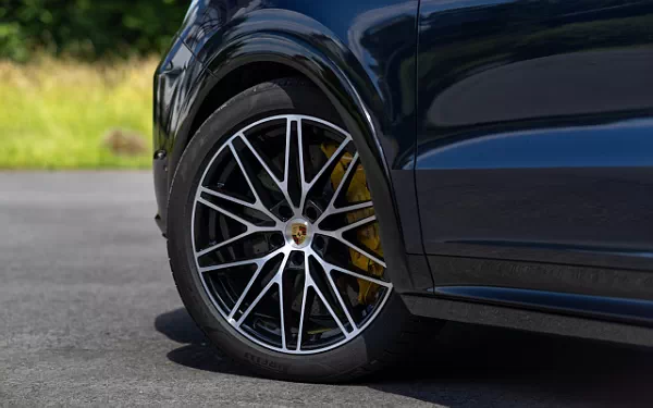   Porsche Cayenne GTS Coupe (Algarve Blue Metallic) - 2024