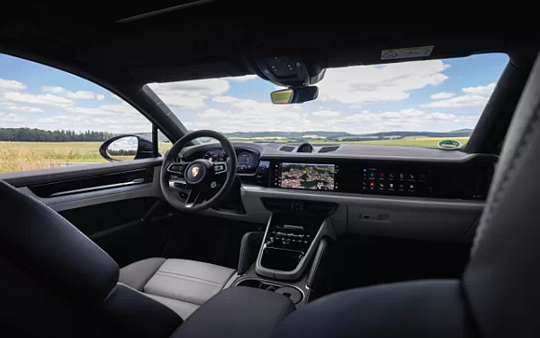   Porsche Cayenne GTS Coupe (Algarve Blue Metallic) - 2024