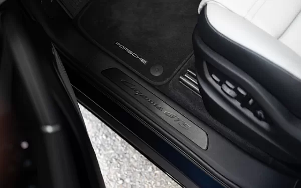   Porsche Cayenne GTS Coupe (Algarve Blue Metallic) - 2024