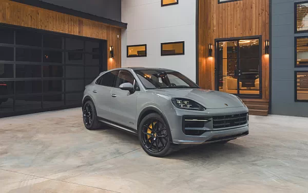   Porsche Cayenne GTS Coupe - 2024