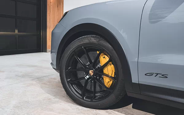   Porsche Cayenne GTS Coupe - 2024