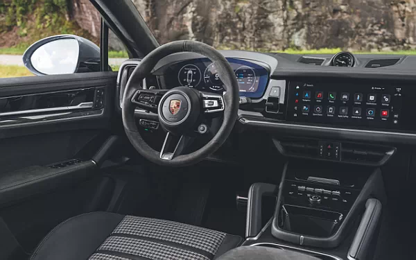   Porsche Cayenne GTS Coupe - 2024