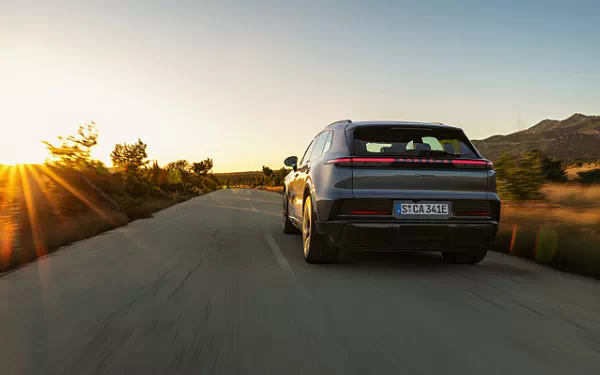   Porsche Cayenne Electric - 2026