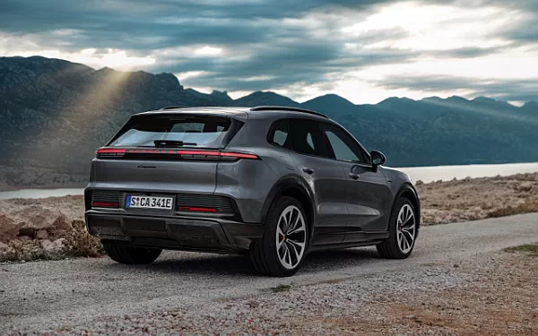   Porsche Cayenne Electric - 2026