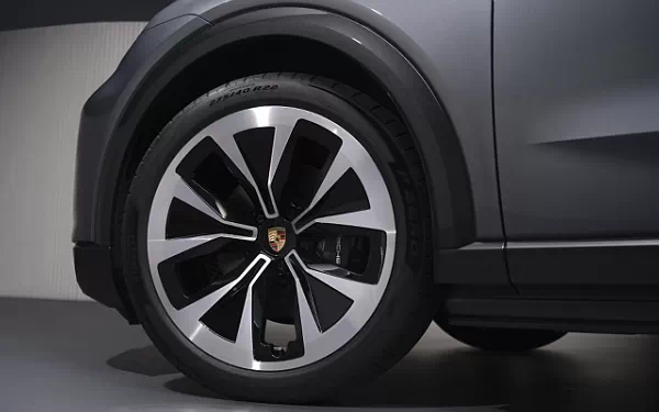   Porsche Cayenne Electric - 2026