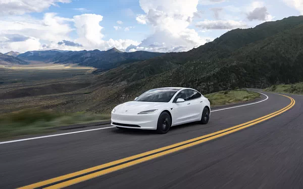   Tesla Model 3 Standard - 2025
