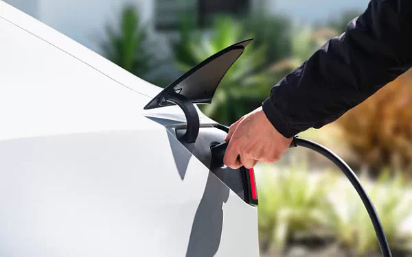   Tesla Model 3 Standard - 2025