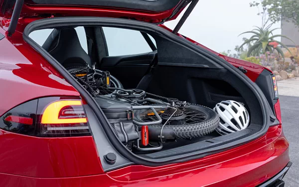   Tesla Model S Plaid - 2025